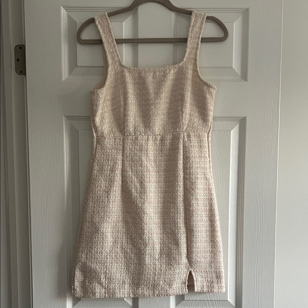 Elegant Pink and White Sleeveless Dress